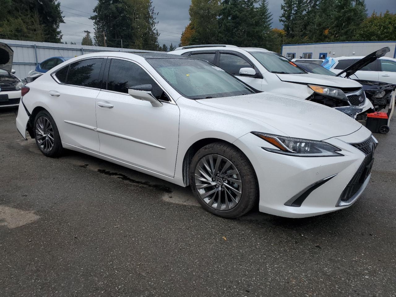 2024 LEXUS Es