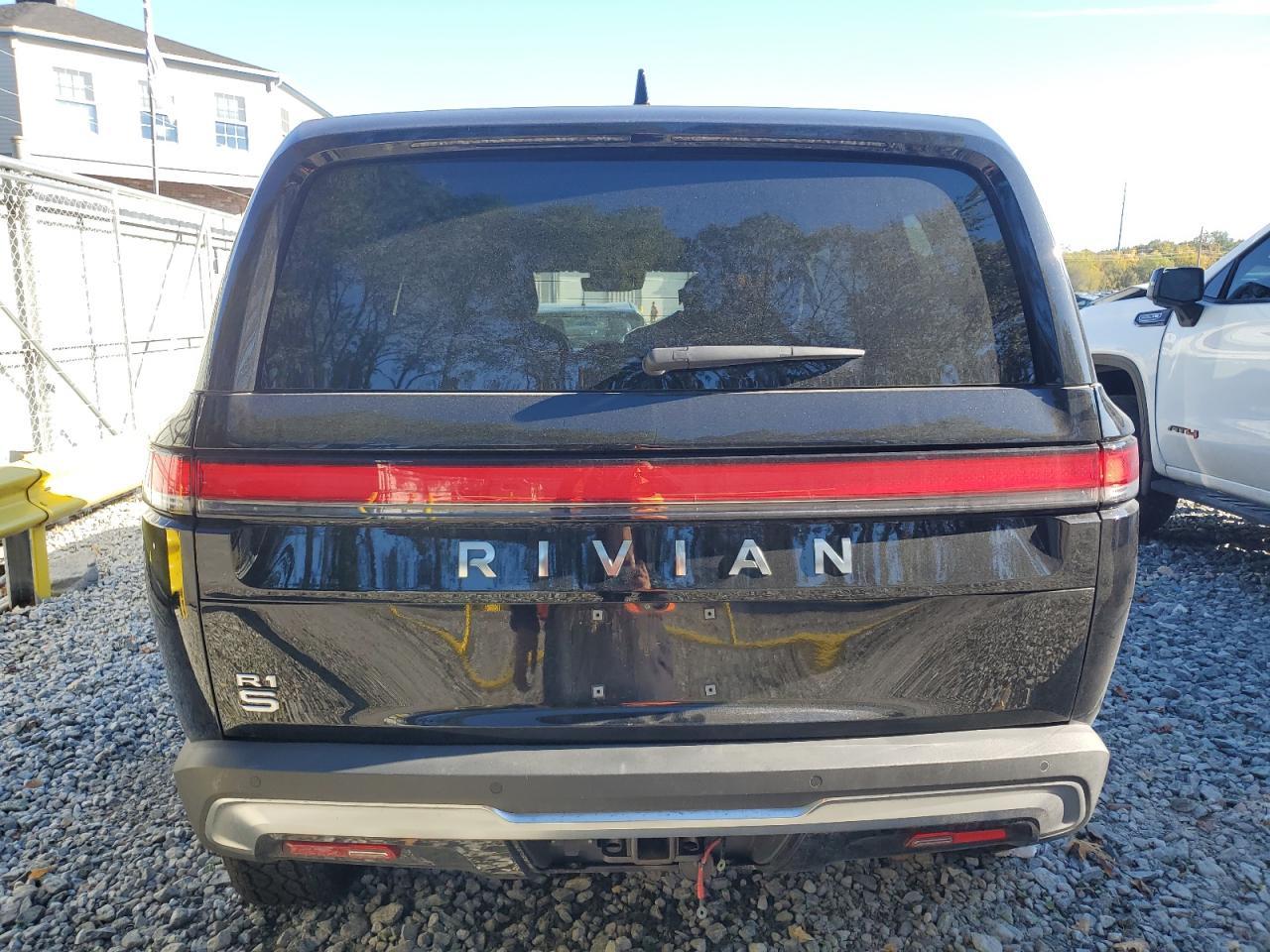 2025 RIVIAN R1s