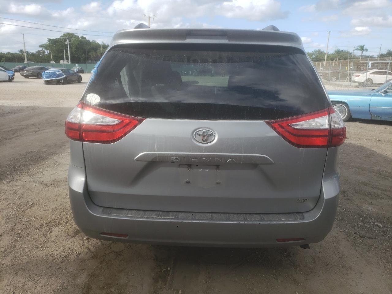 2016 TOYOTA SIENNA