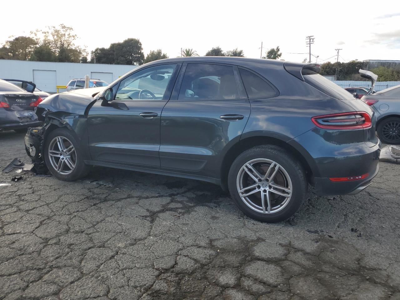 2017 PORSCHE Macan