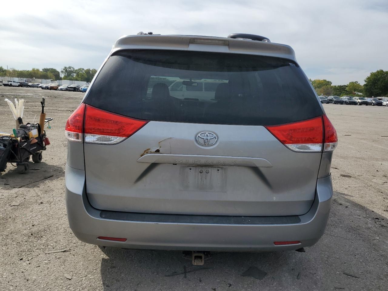 2012 TOYOTA SIENNA