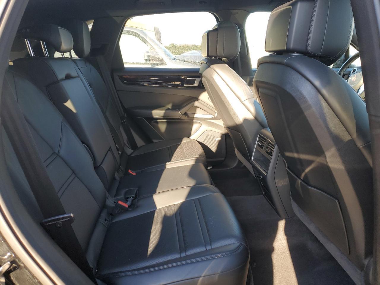 2020 PORSCHE CAYENNE