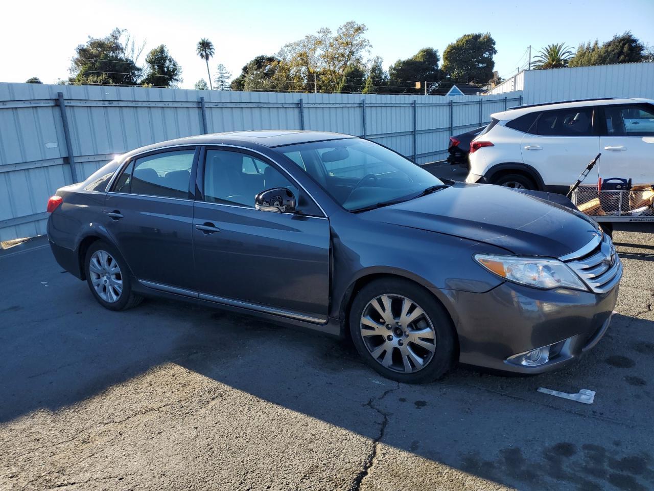 2011 TOYOTA Avalon
