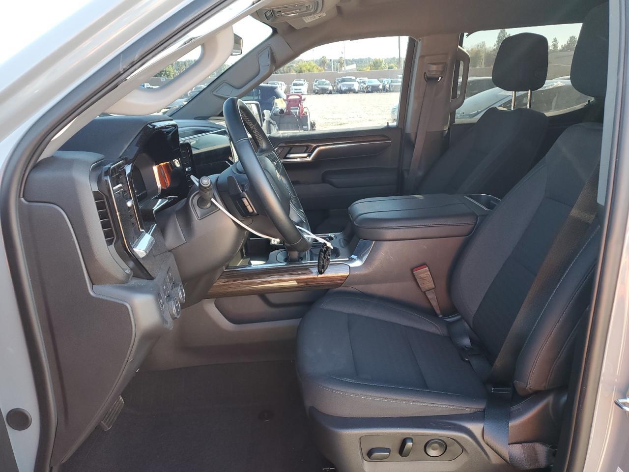 2024 CHEVROLET Silverado