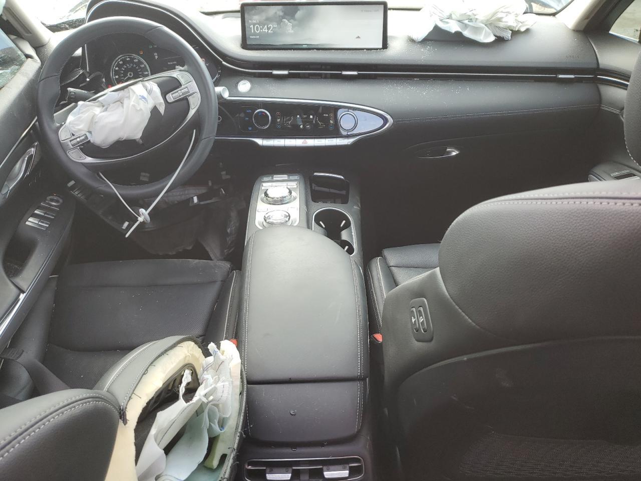 2023 GENESIS GV70