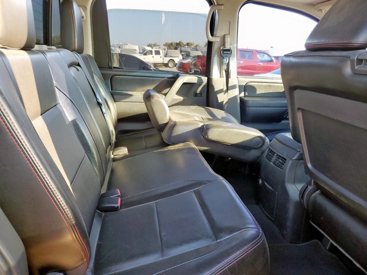 2012 NISSAN Titan