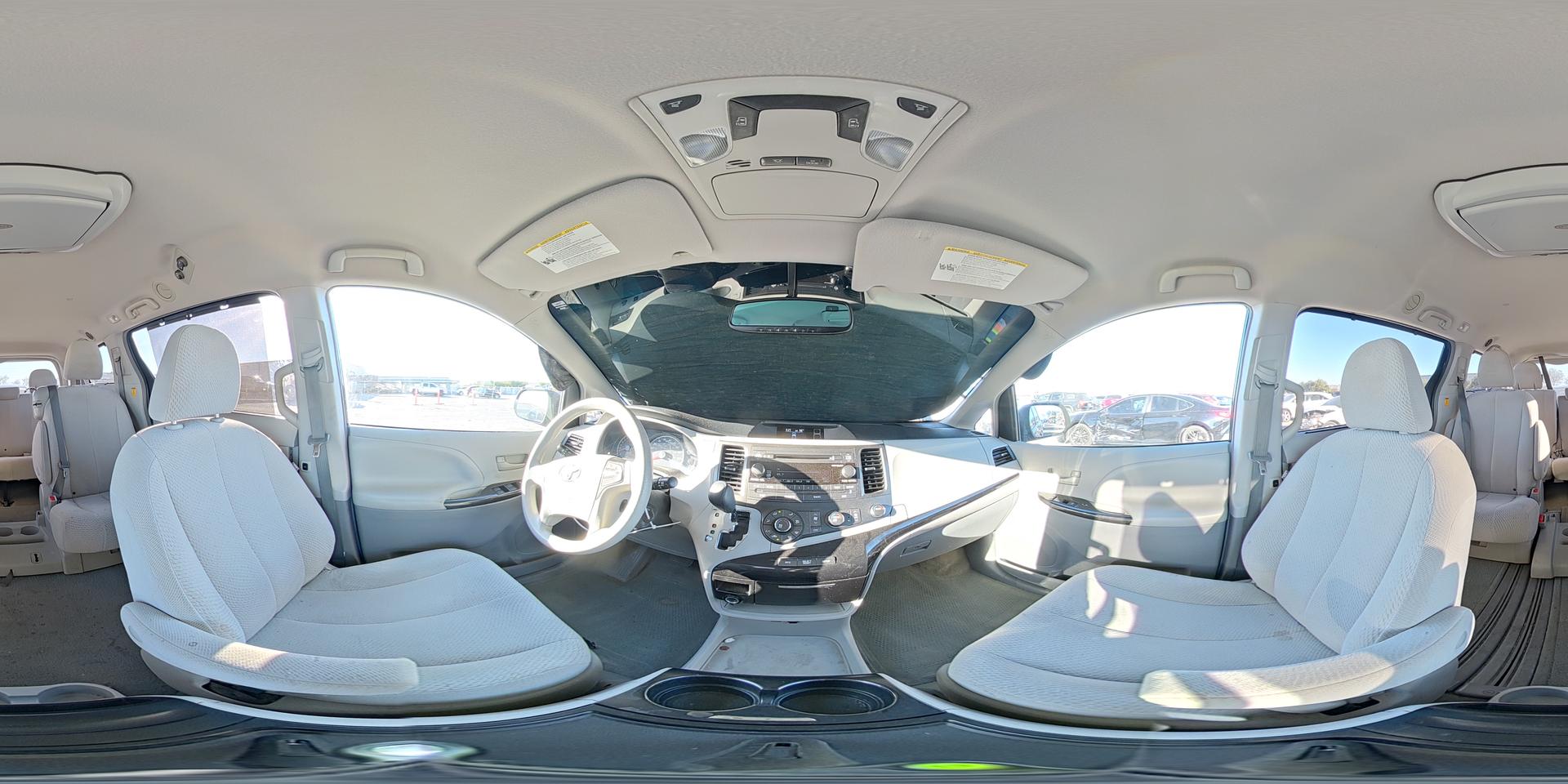 2012 TOYOTA SIENNA