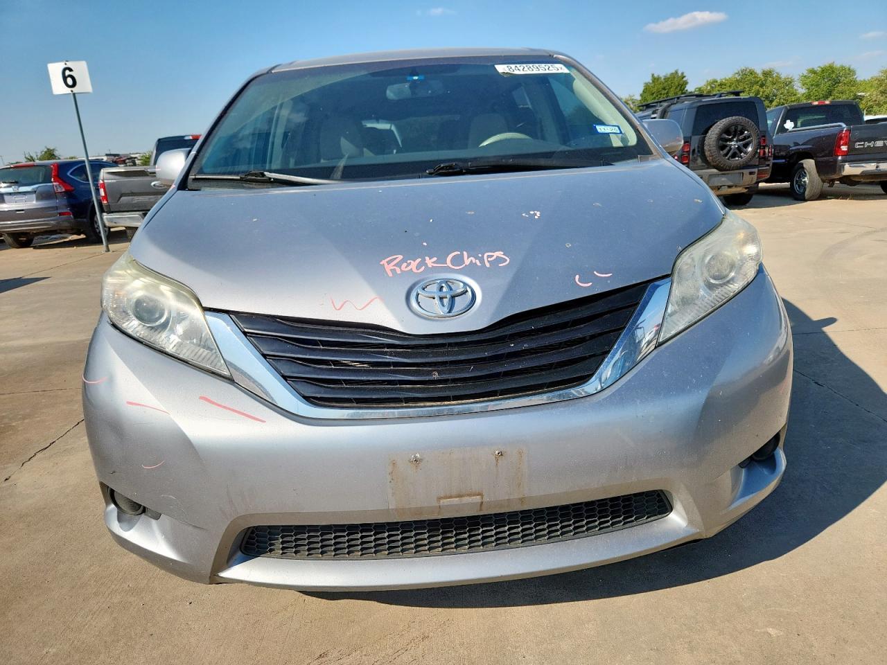 2011 TOYOTA SIENNA