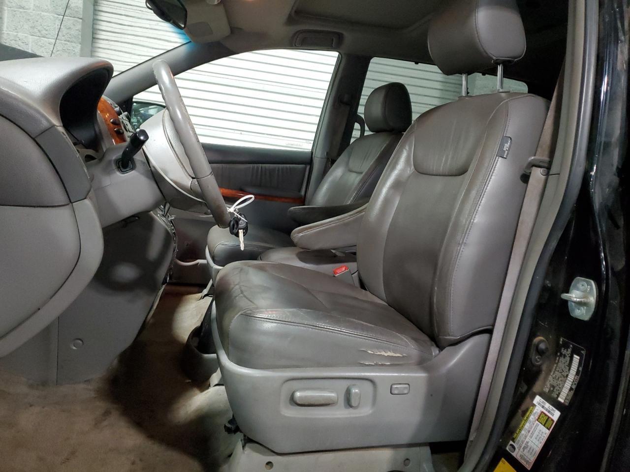 2008 TOYOTA SIENNA