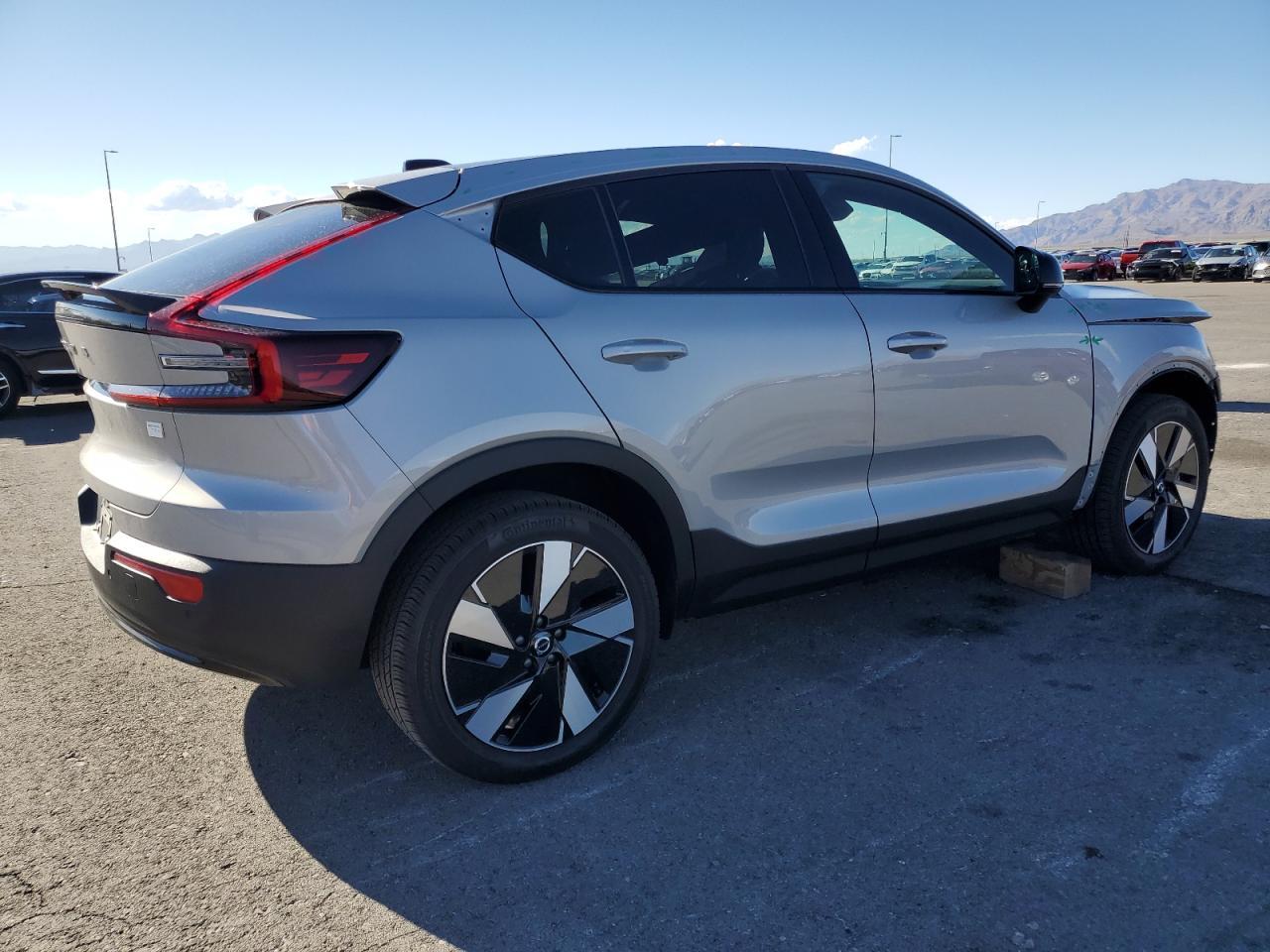 2024 VOLVO C40
