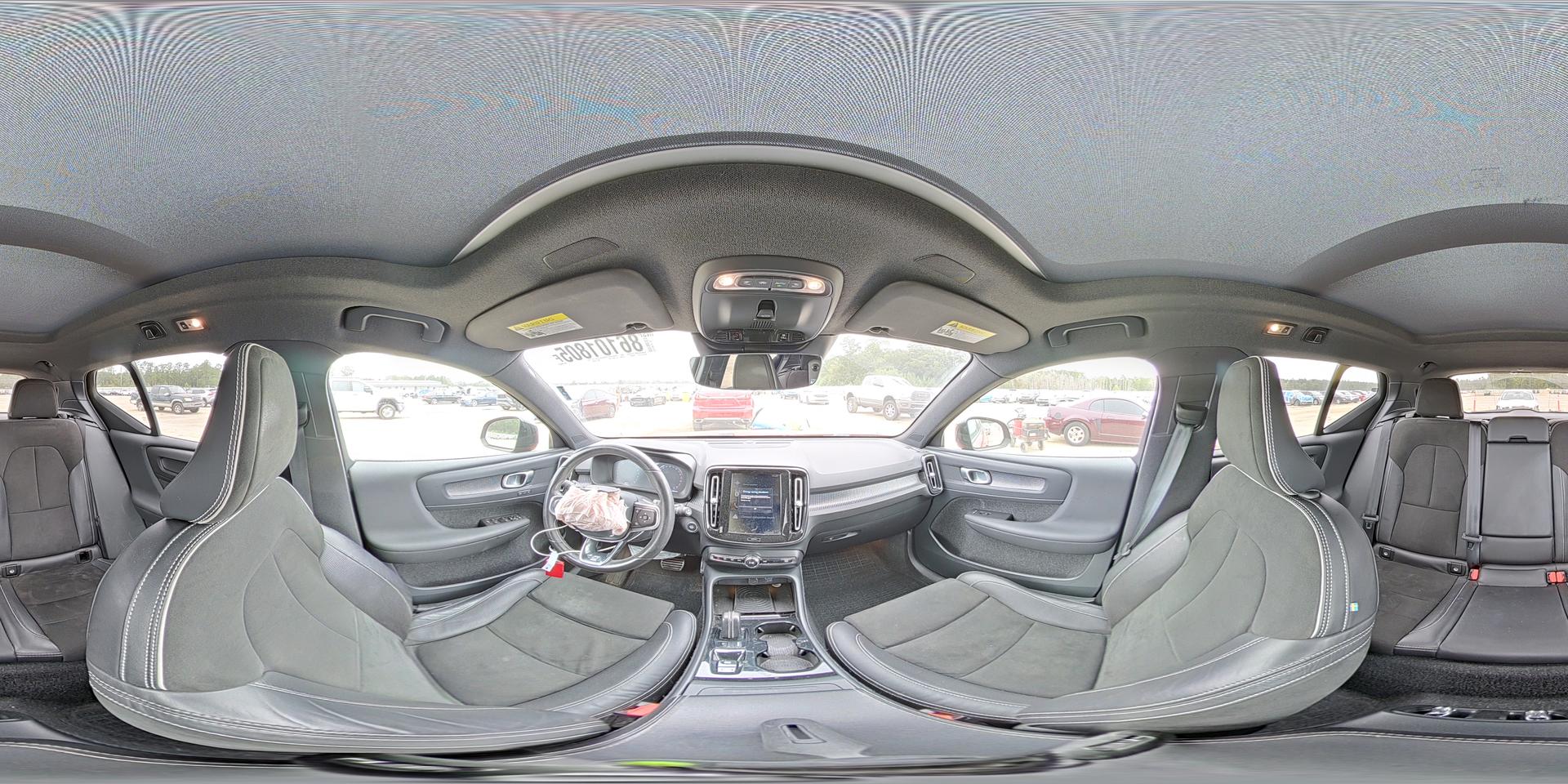 2019 VOLVO XC40