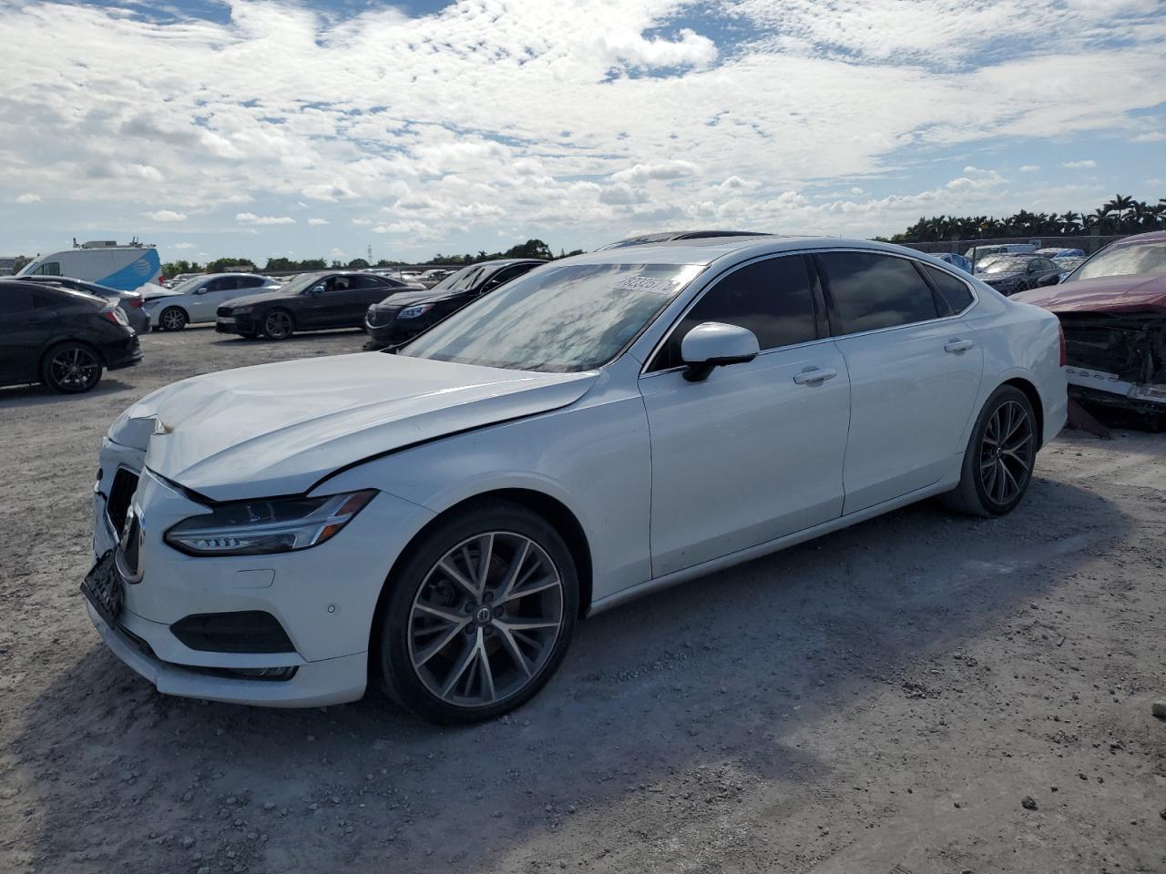 2018 VOLVO S90
