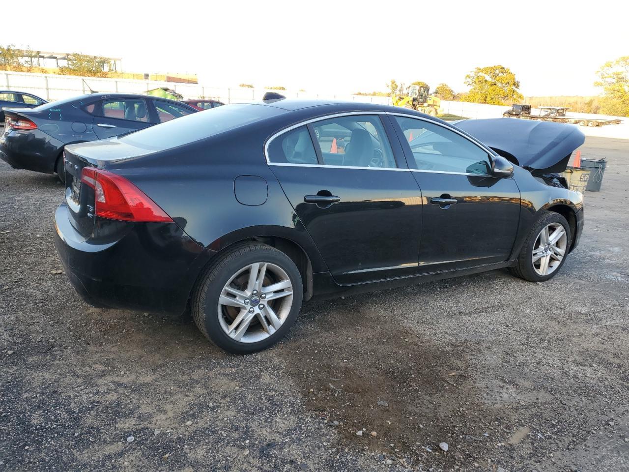 2015 VOLVO S60