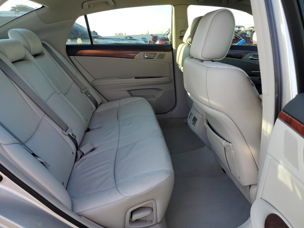 2011 TOYOTA Avalon