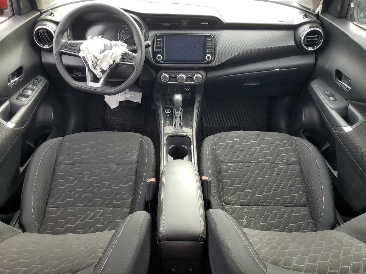 2024 NISSAN KICKS