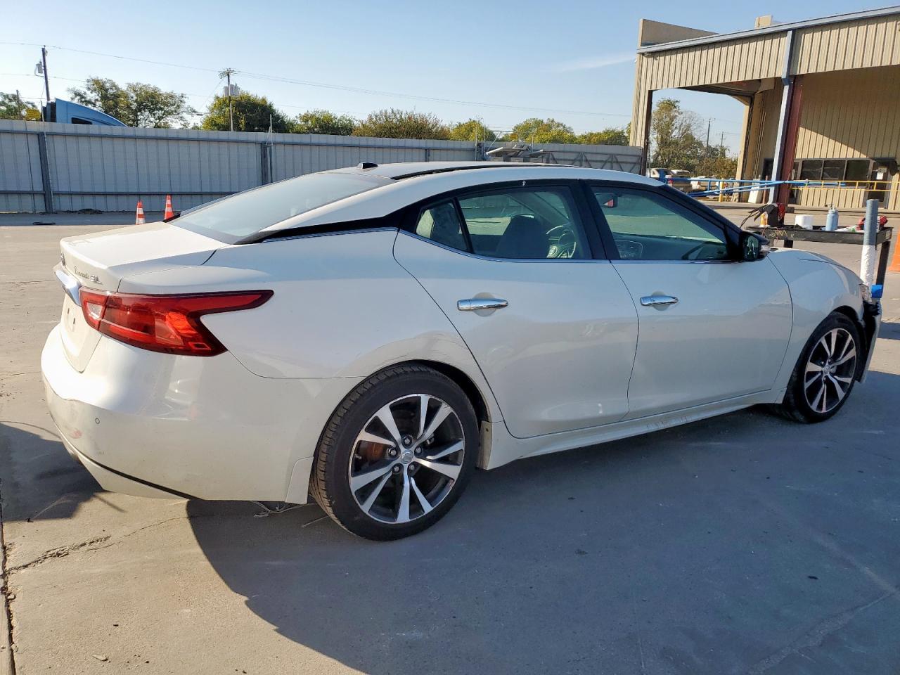2017 NISSAN Maxima