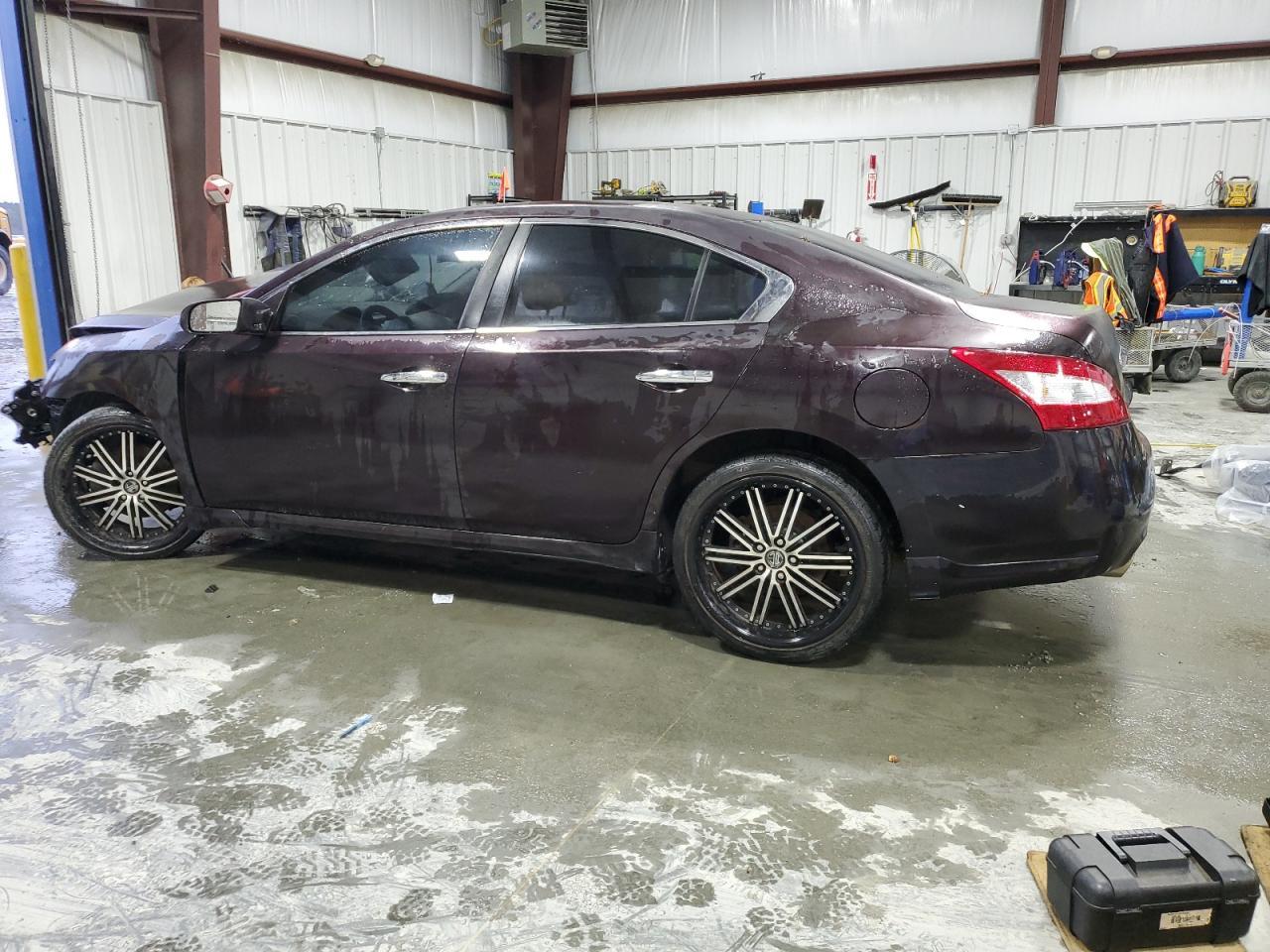 2011 NISSAN Maxima