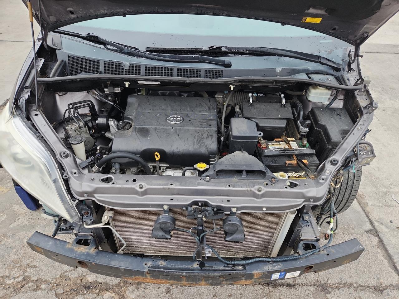 2012 TOYOTA SIENNA