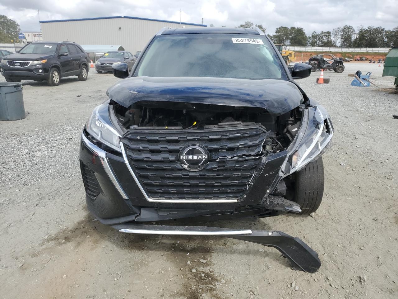 2024 NISSAN KICKS