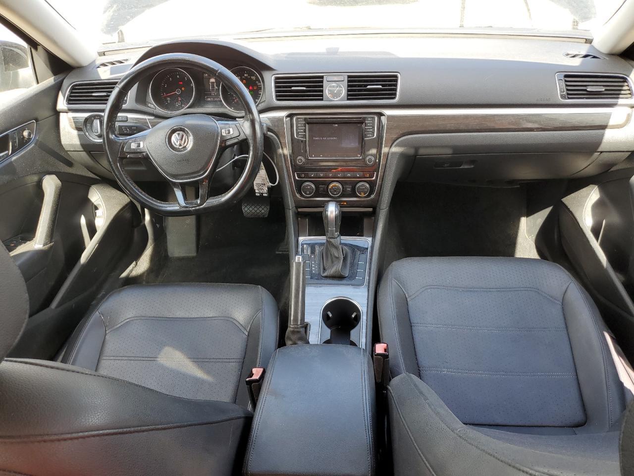2016 VOLKSWAGEN Passat
