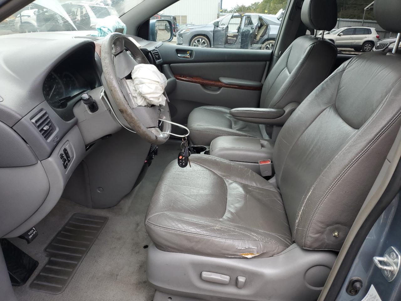 2004 TOYOTA SIENNA