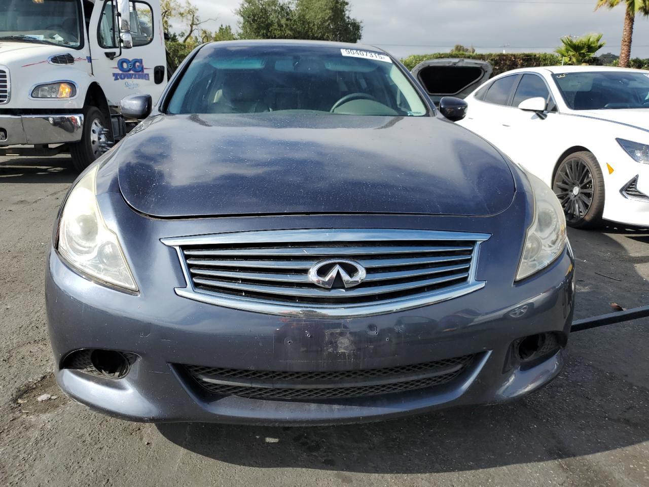 2011 INFINITI G37