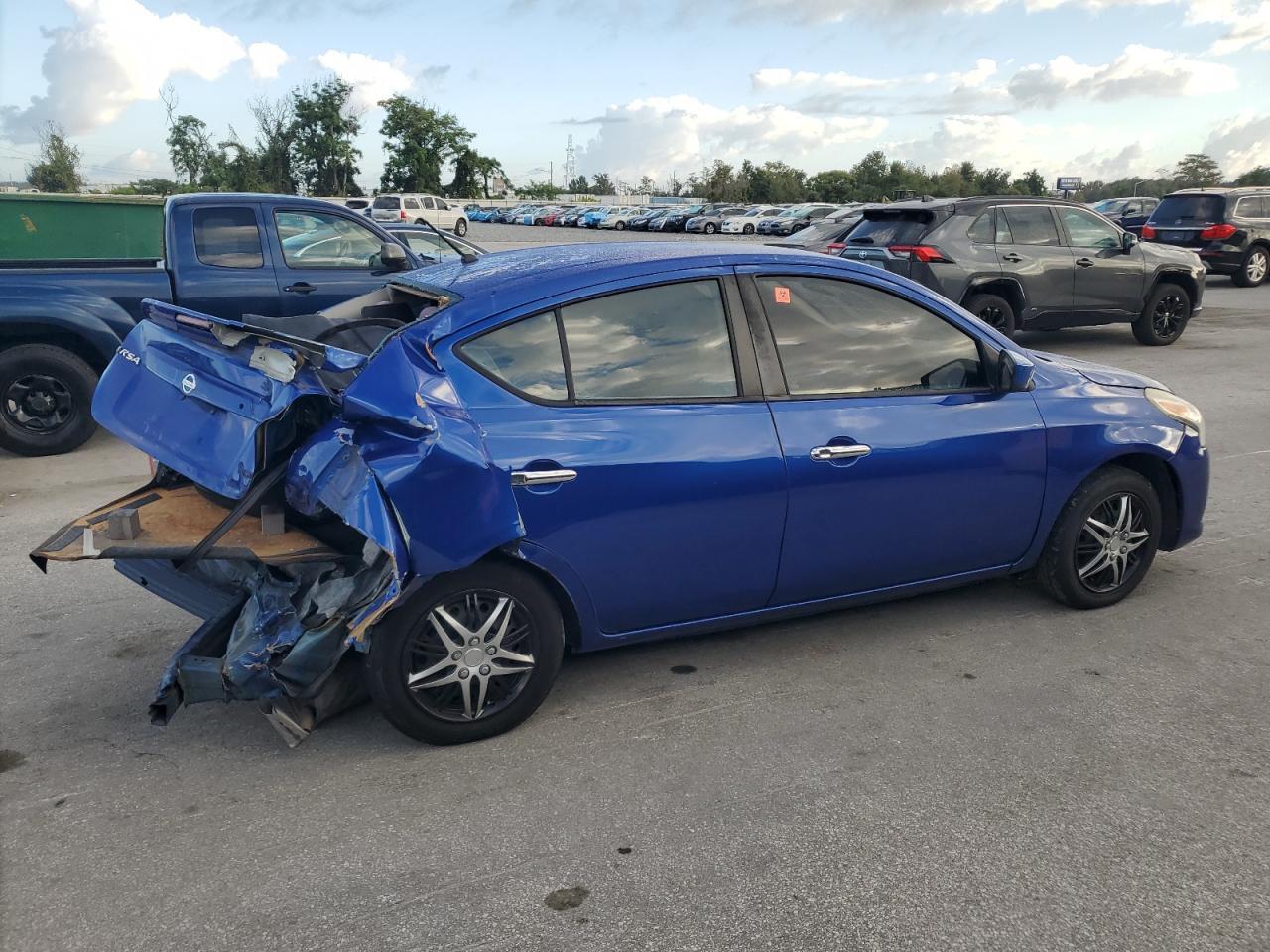 2016 NISSAN VERSA