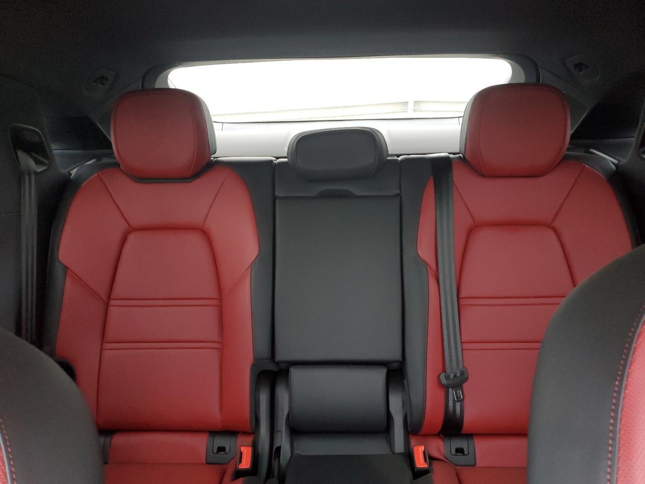 2024 PORSCHE CAYENNE