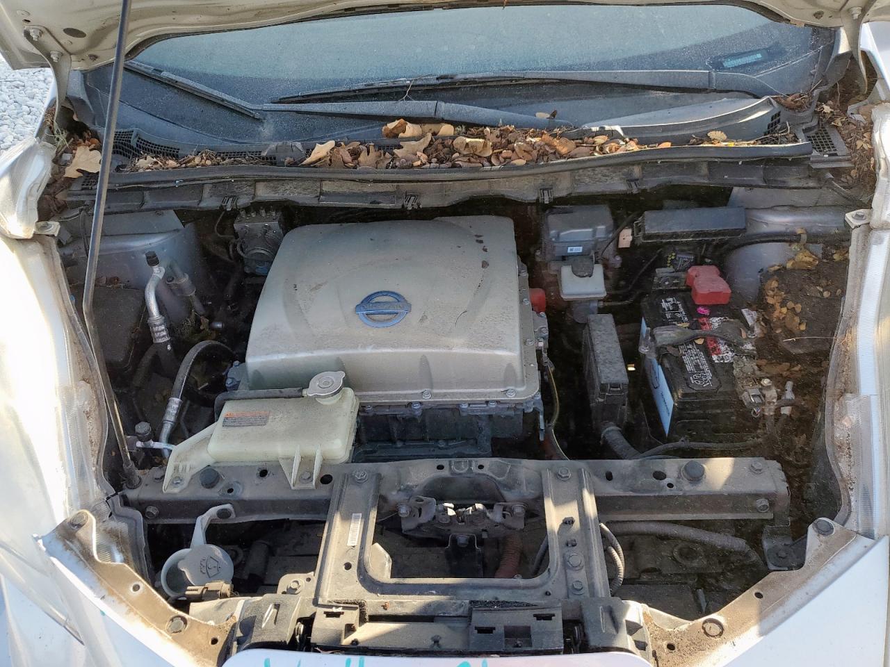 2015 NISSAN LEAF