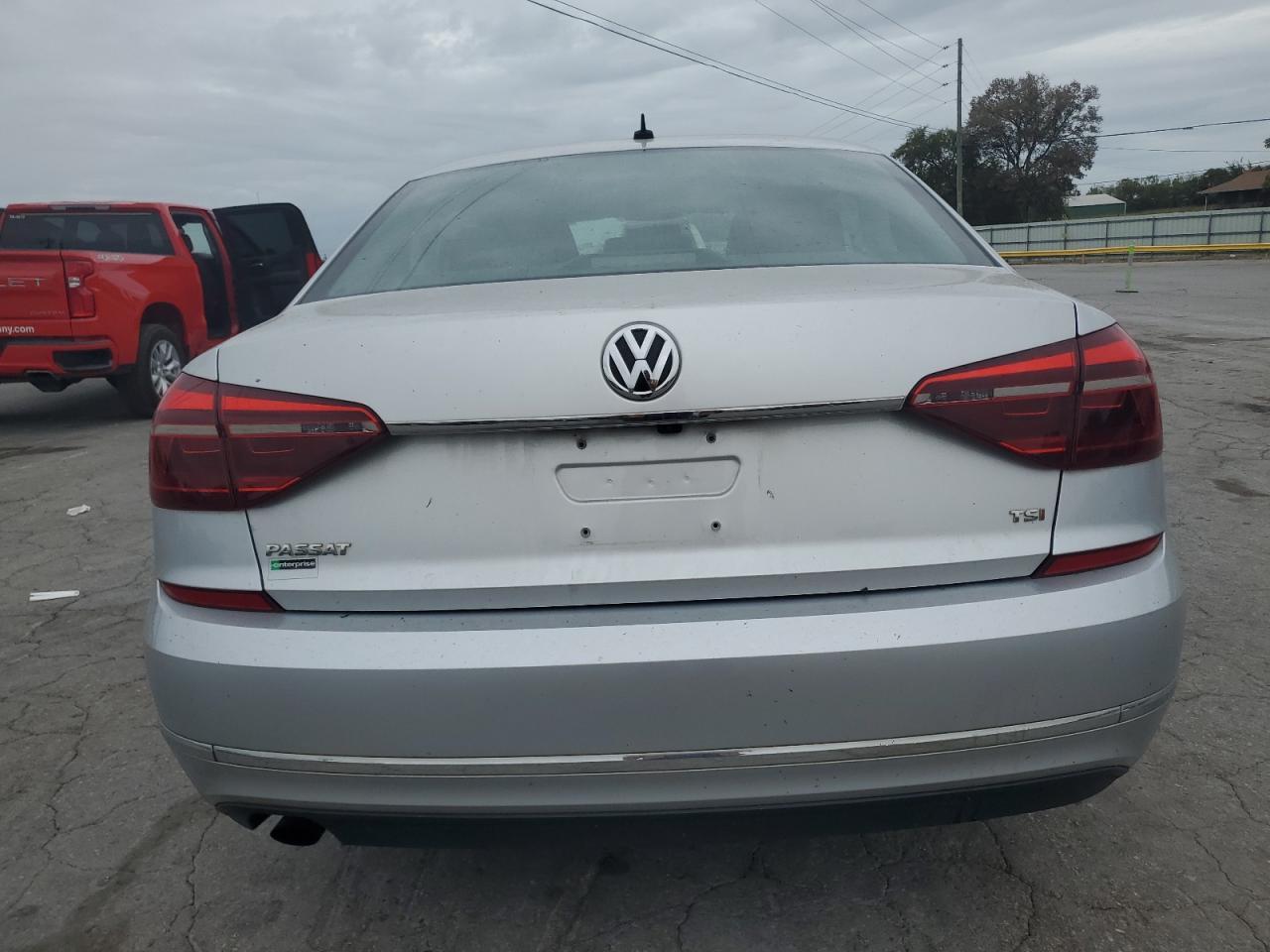 2017 VOLKSWAGEN Passat