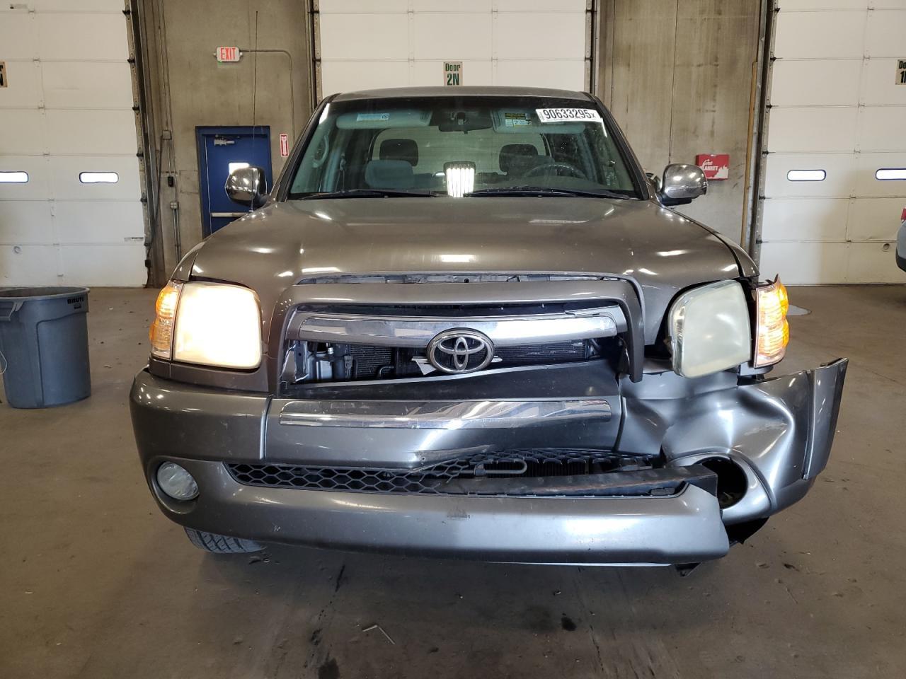 2004 TOYOTA TUNDRA