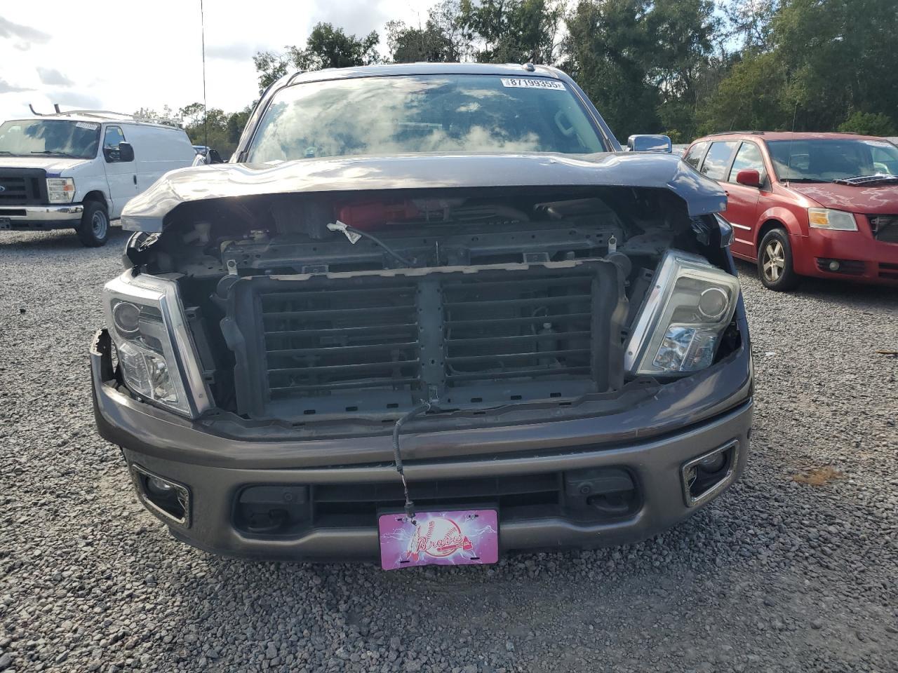 2017 NISSAN Titan
