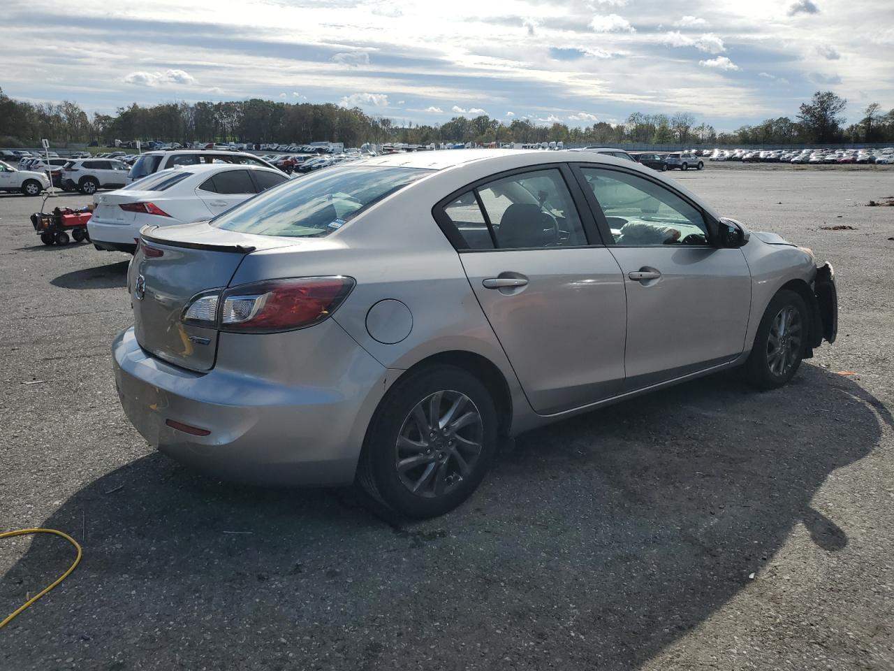 2013 MAZDA 3