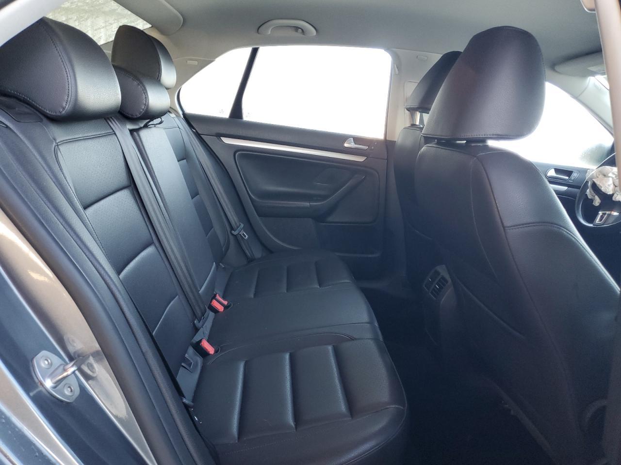 2010 VOLKSWAGEN JETTA