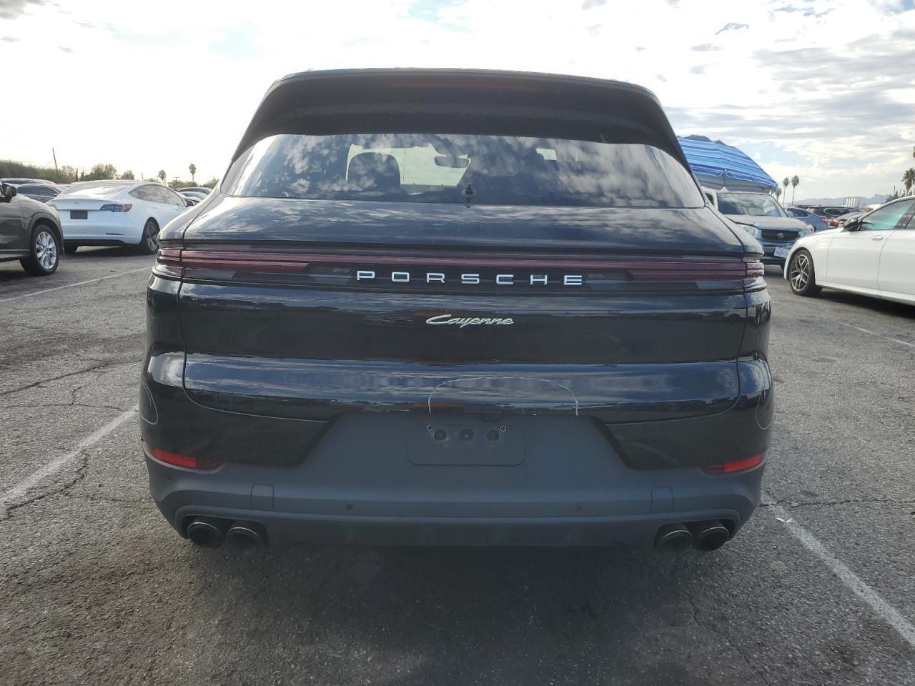 2024 PORSCHE CAYENNE