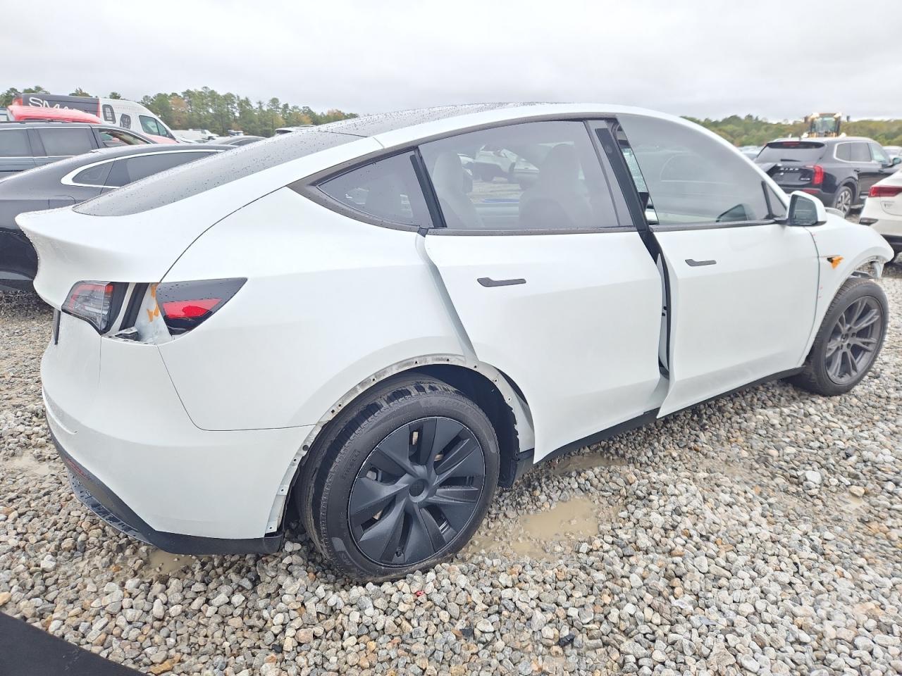 2024 TESLA MODEL Y
