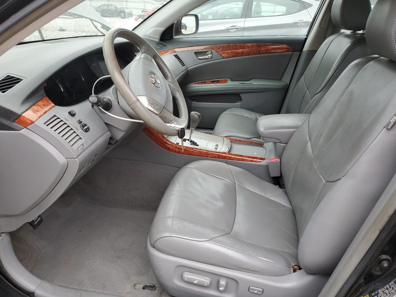 2005 TOYOTA Avalon