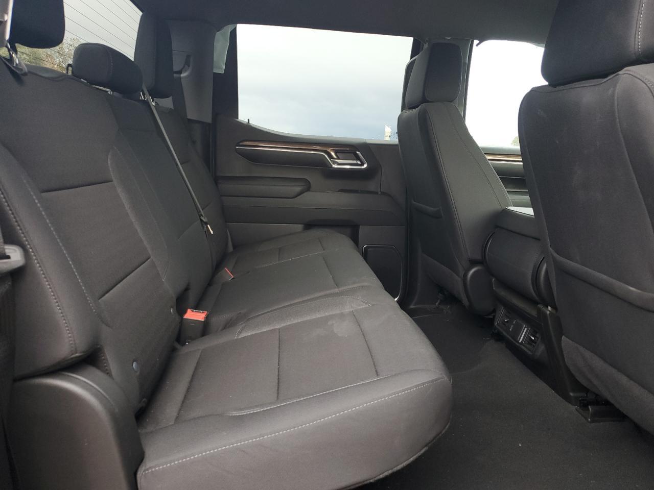 2024 CHEVROLET Silverado