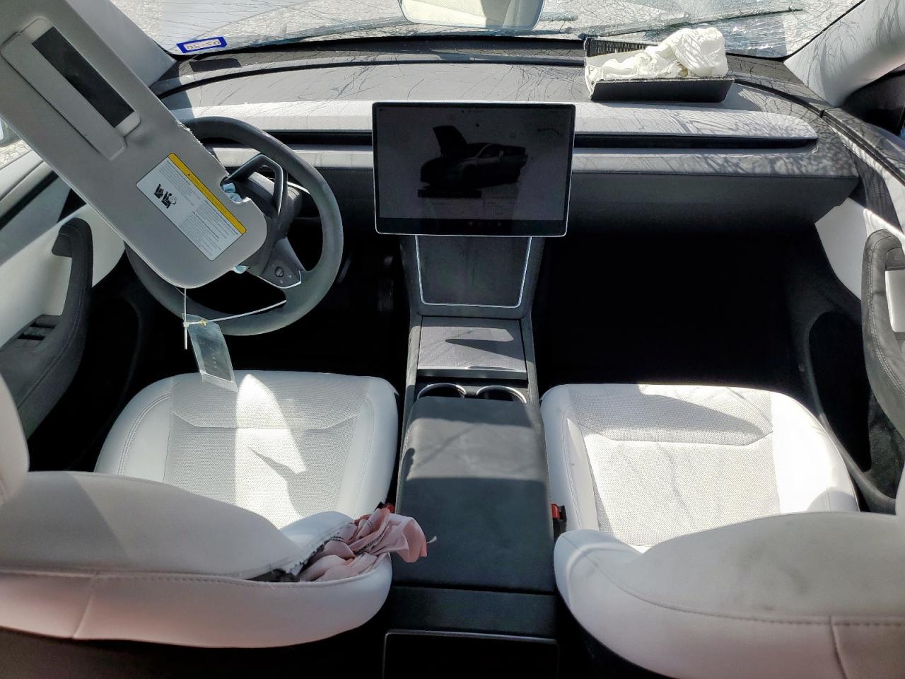 2026 TESLA MODEL Y