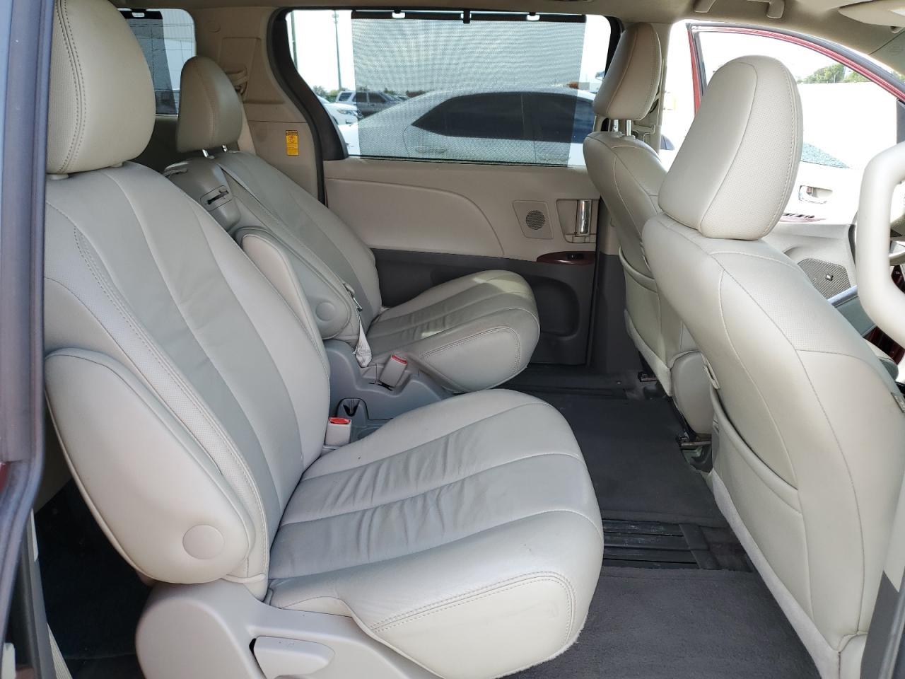 2014 TOYOTA SIENNA