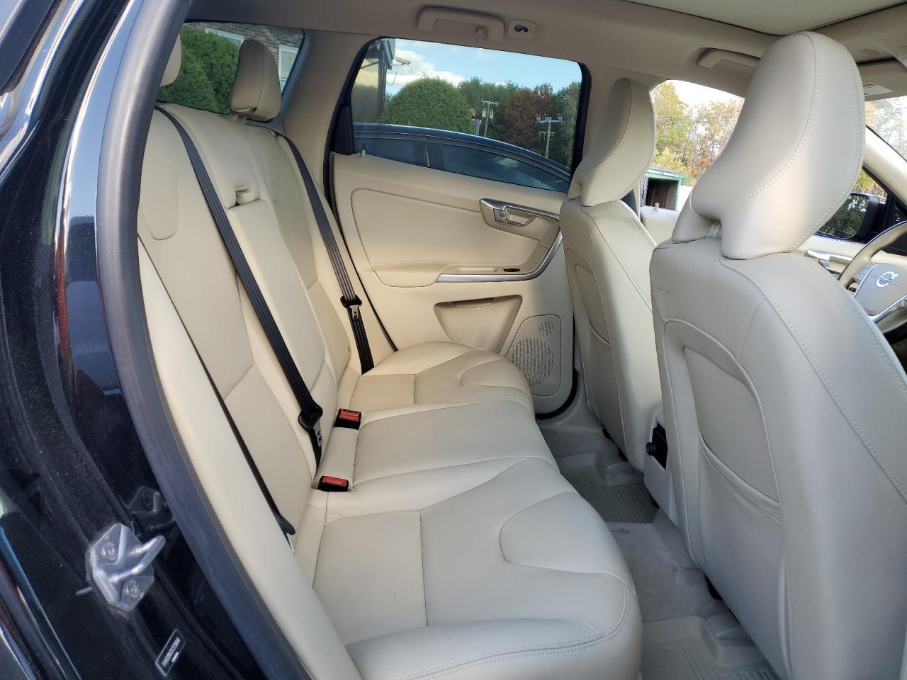 2015 VOLVO XC60