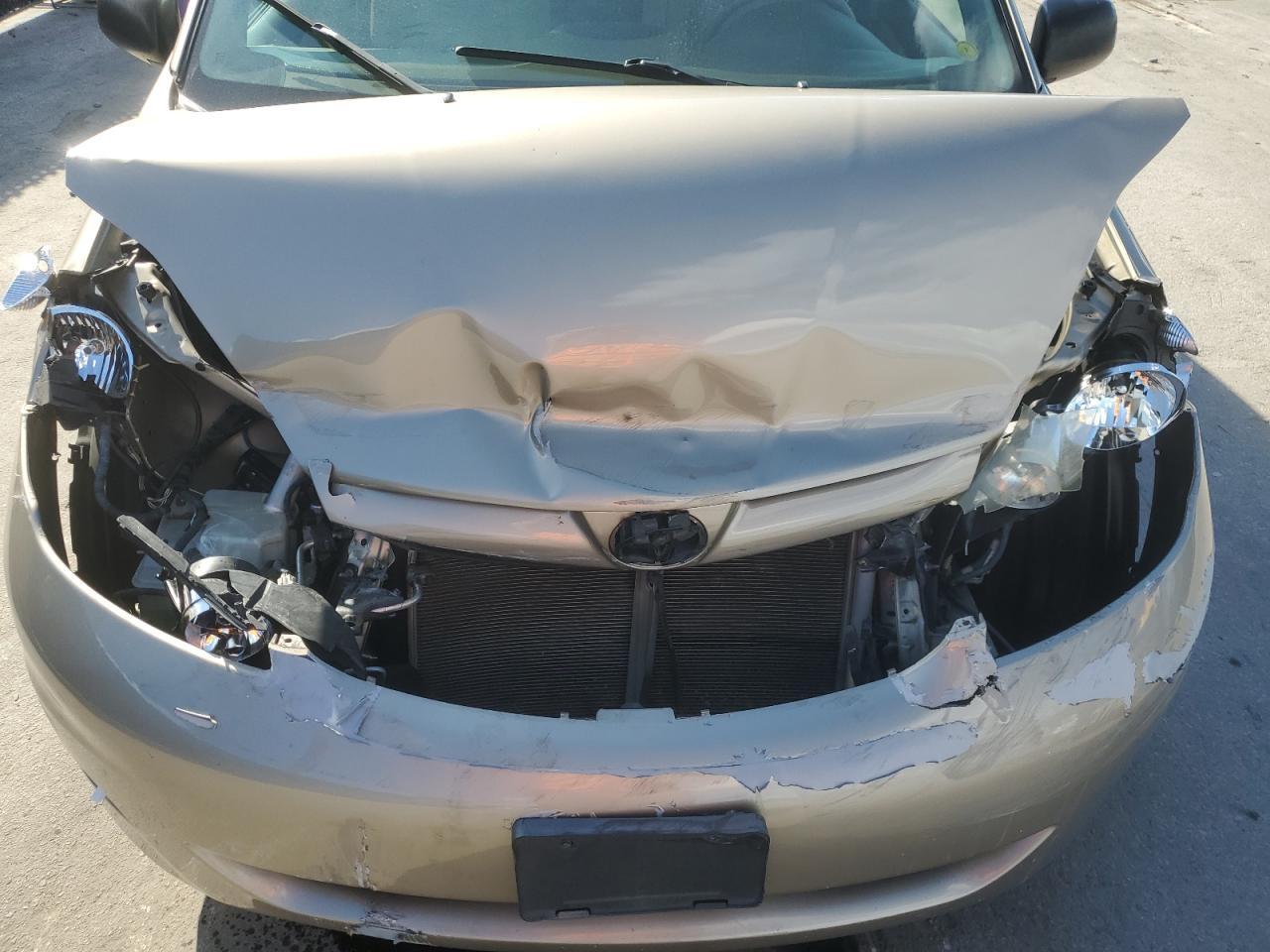 2010 TOYOTA SIENNA