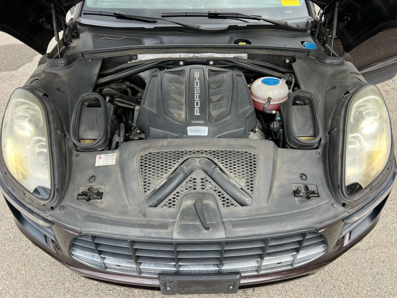 2015 PORSCHE Macan