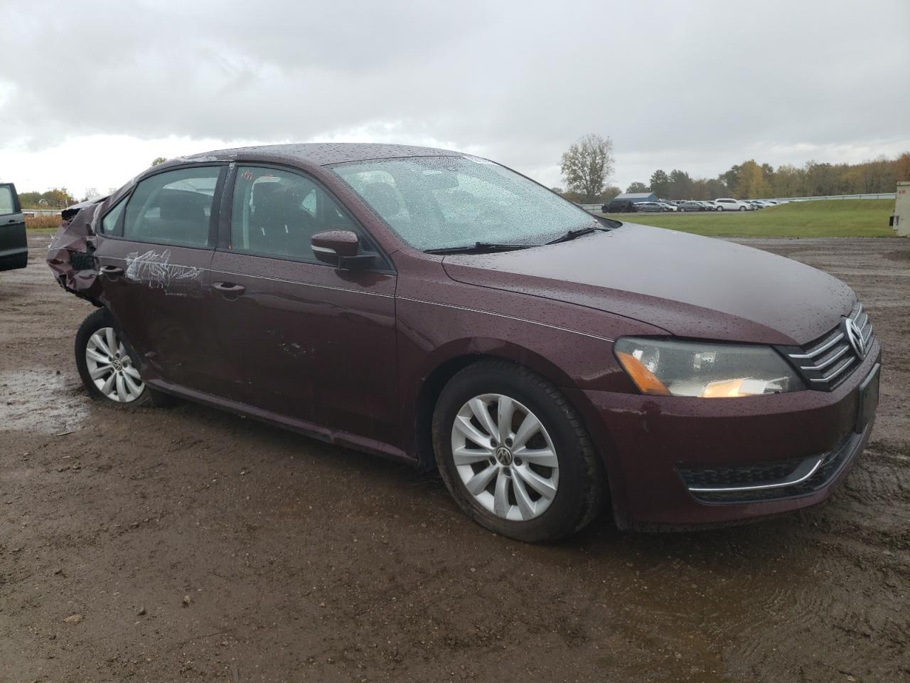 2013 VOLKSWAGEN Passat