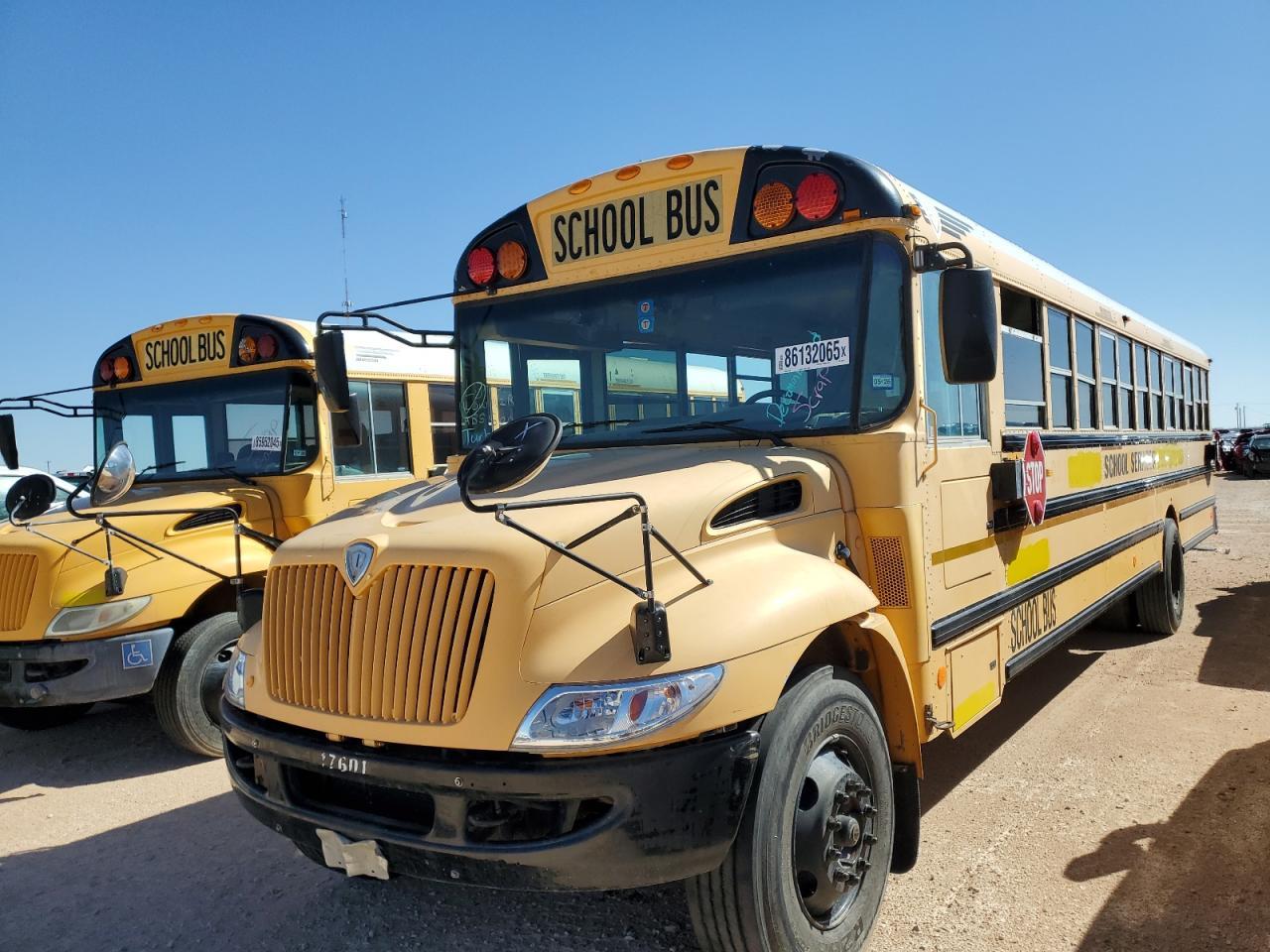 2010 IC CORPORATION 3000 Ce
