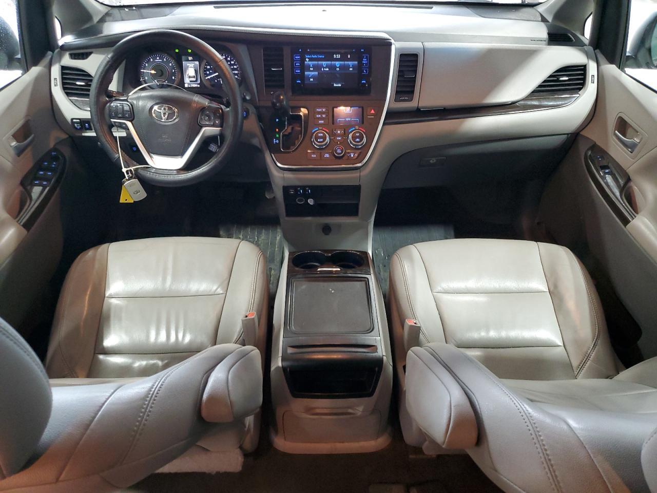 2017 TOYOTA SIENNA