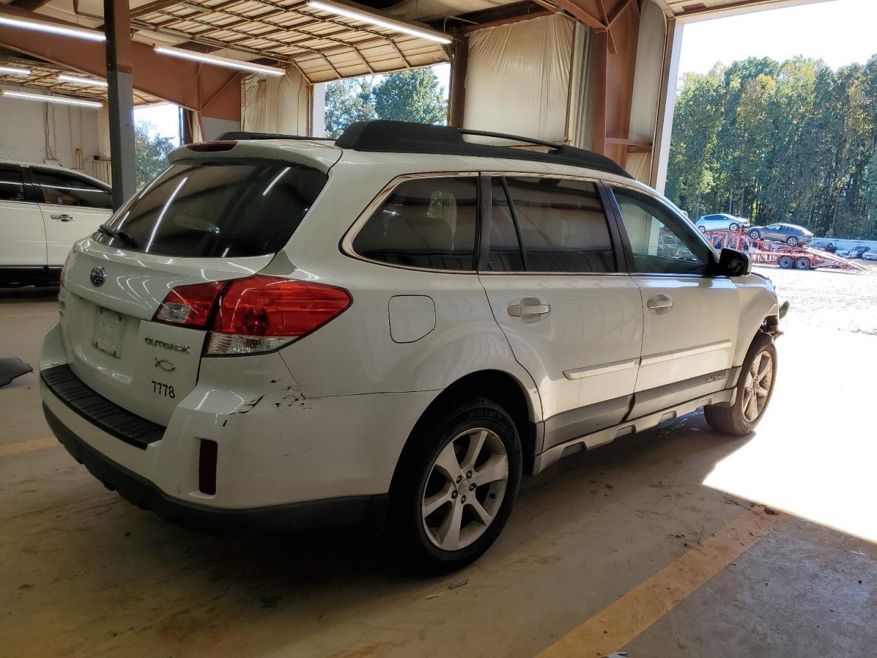 2013 SUBARU Outback
