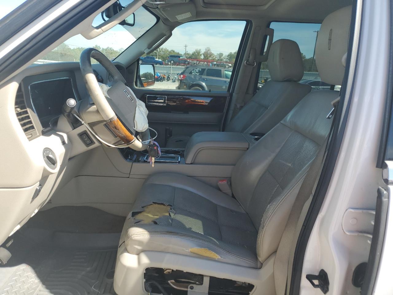 2011 LINCOLN Navigator