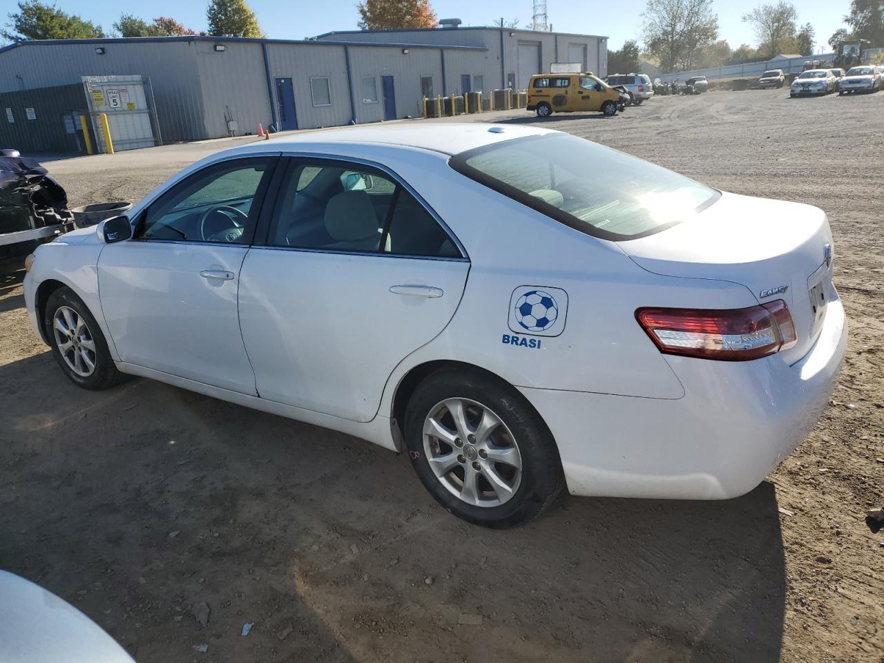 2011 TOYOTA CAMRY