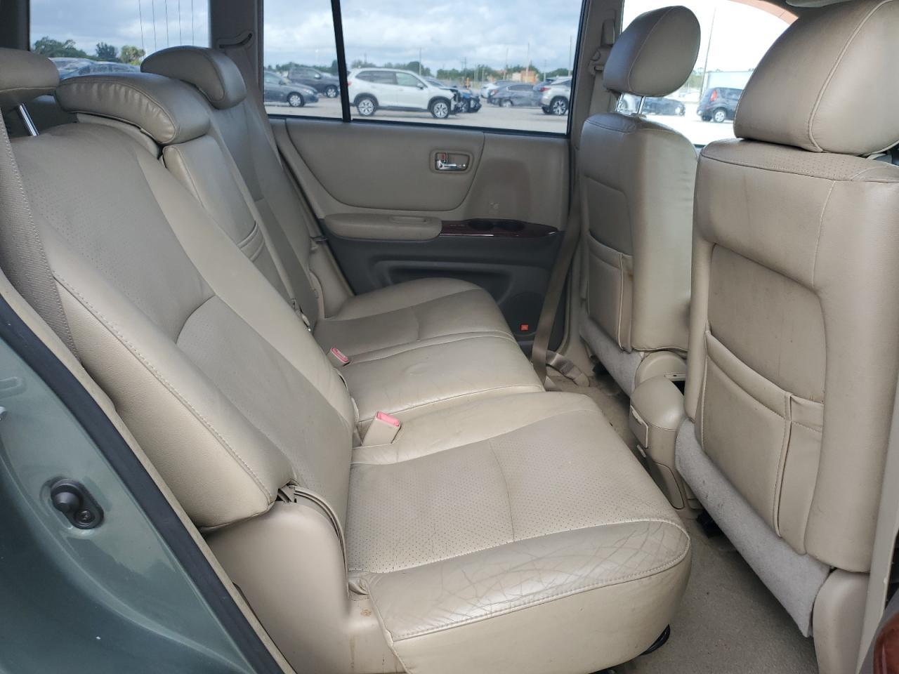 2004 TOYOTA HIGHLANDER